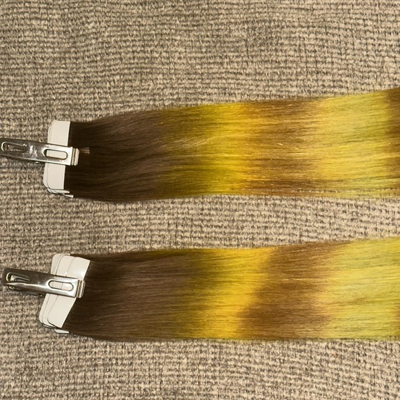 Medium blonde yellow/green faded tape in. 12in. 20pc.HumanHair